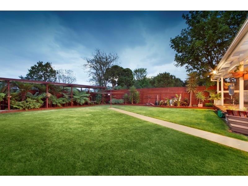 26 Risdon Drive, Notting Hill VIC 3168