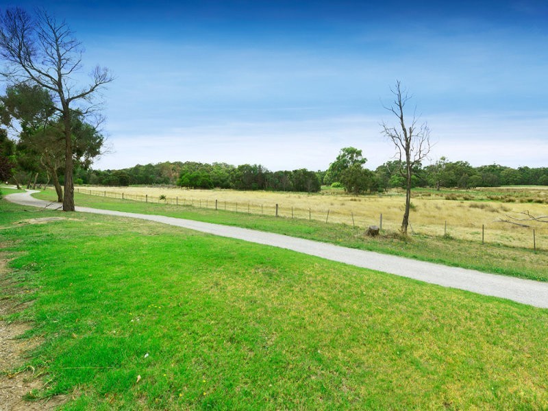 20 King Arthur Drive, Glen Waverley VIC 3150