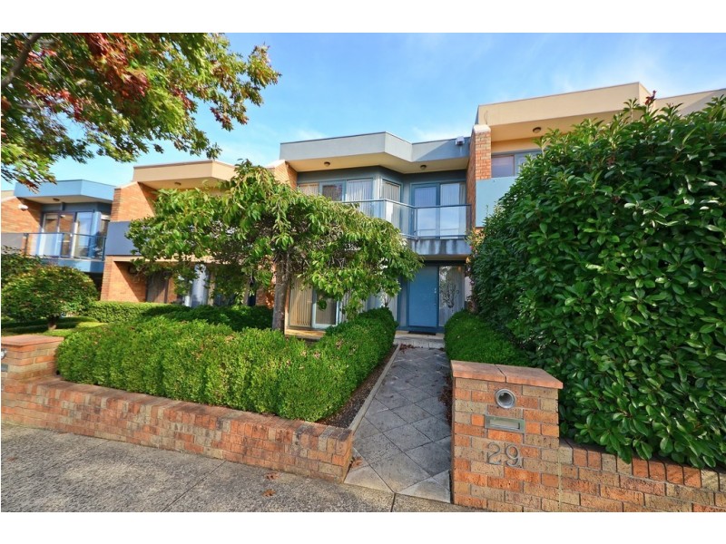 29 Herriotts Boulevard, Glen Waverley VIC 3150