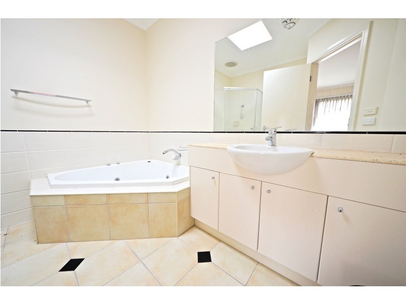 29 Herriotts Boulevard, Glen Waverley VIC 3150