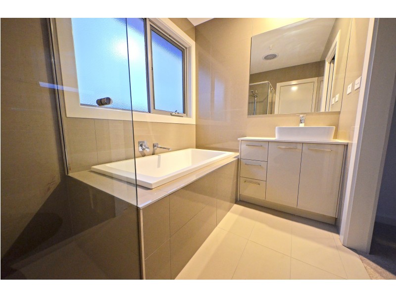 53 Delmore Crescent, Glen Waverley VIC 3150