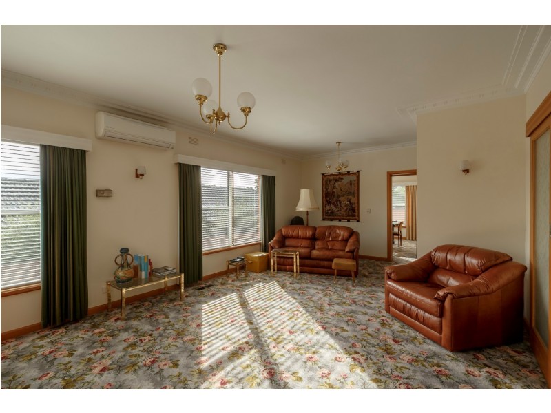 16 Wadham Parade, Mount Waverley VIC 3149