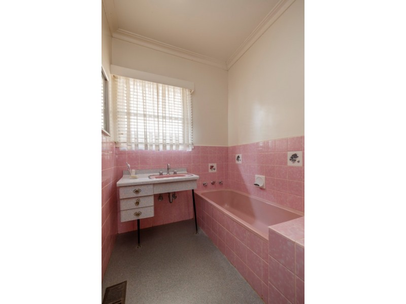 16 Wadham Parade, Mount Waverley VIC 3149