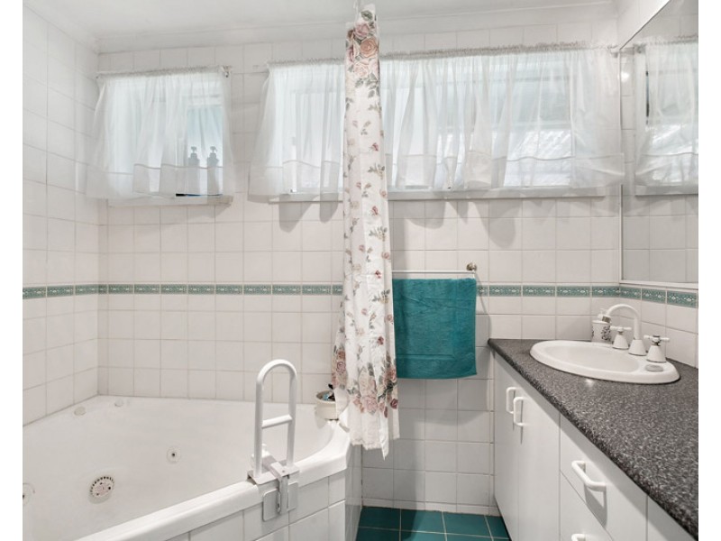 22 Risdon Drive, Notting Hill VIC 3168