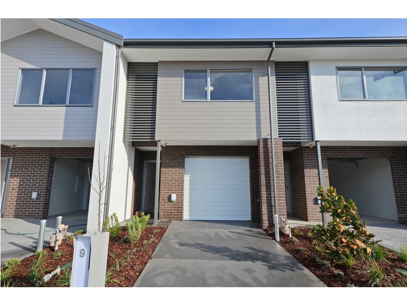 9 Cascades Way, Wantirna South VIC 3152