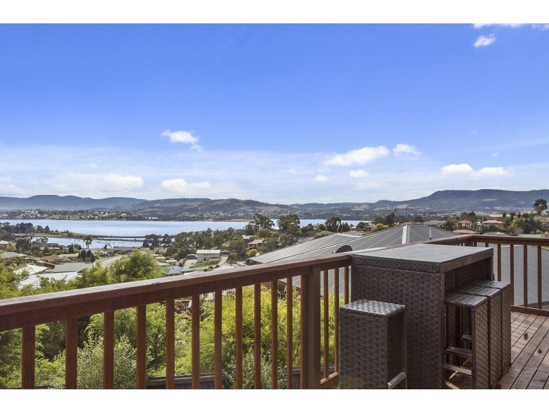 16 Navigators Rise, Granton TAS 7030
