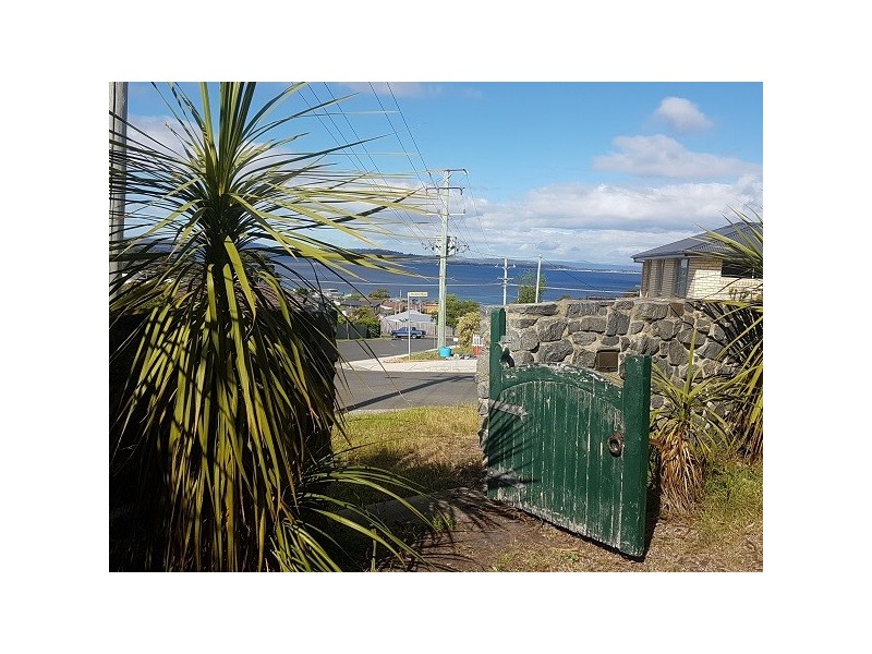 2 Blanche Avenue, Blackmans Bay TAS 7052