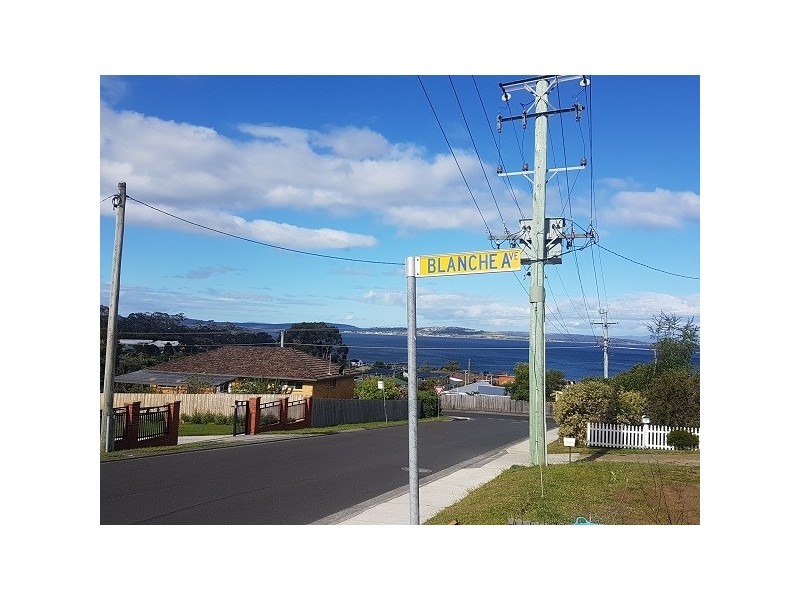 2 Blanche Avenue, Blackmans Bay TAS 7052