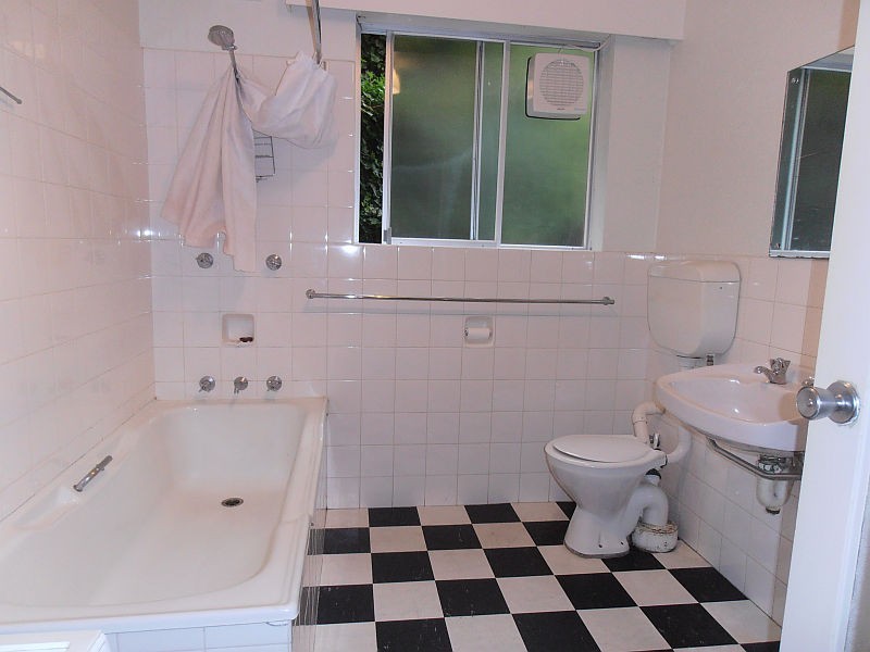 2/50 Marieville Esplanade, Sandy Bay TAS 7005