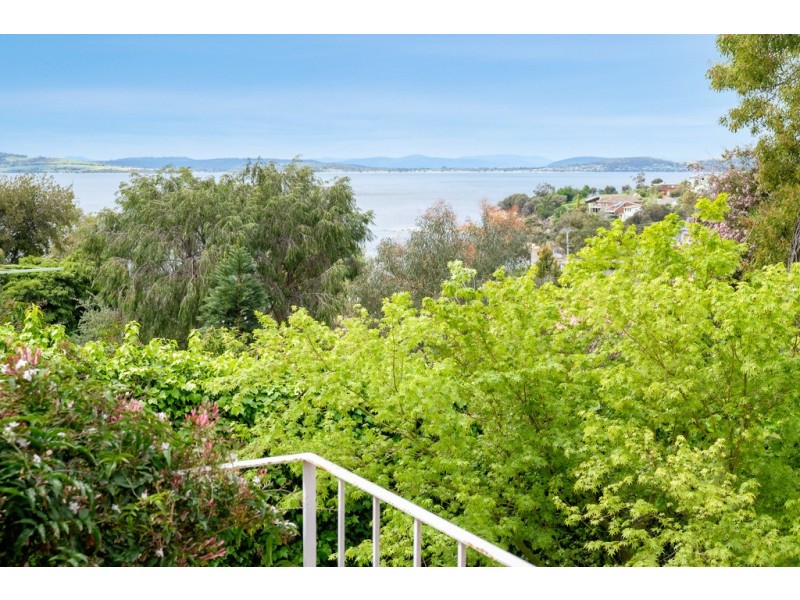 15 Tarana Road, Blackmans Bay TAS 7052