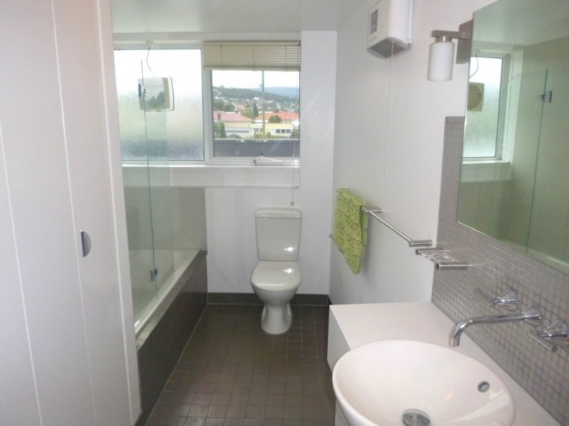 1a/33 Tower Road, New Town TAS 7008