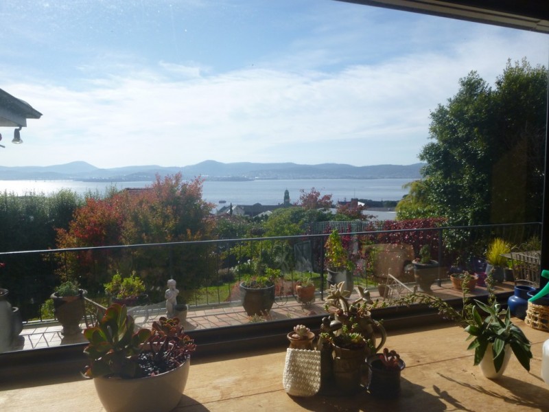 52 Lipscombe Avenue, Sandy Bay TAS 7005