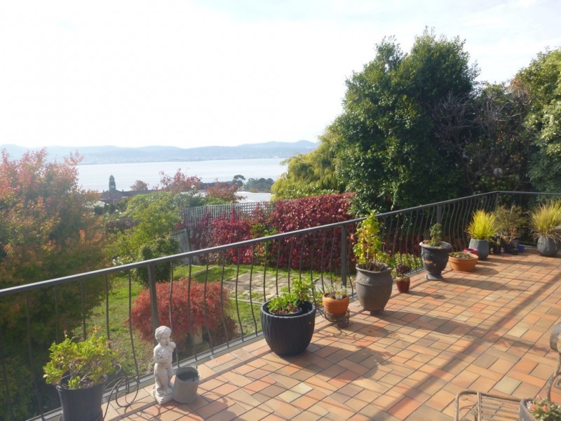 52 Lipscombe Avenue, Sandy Bay TAS 7005