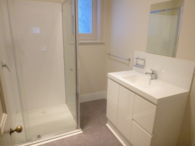 1 Lowelly Road, Lindisfarne TAS 7015