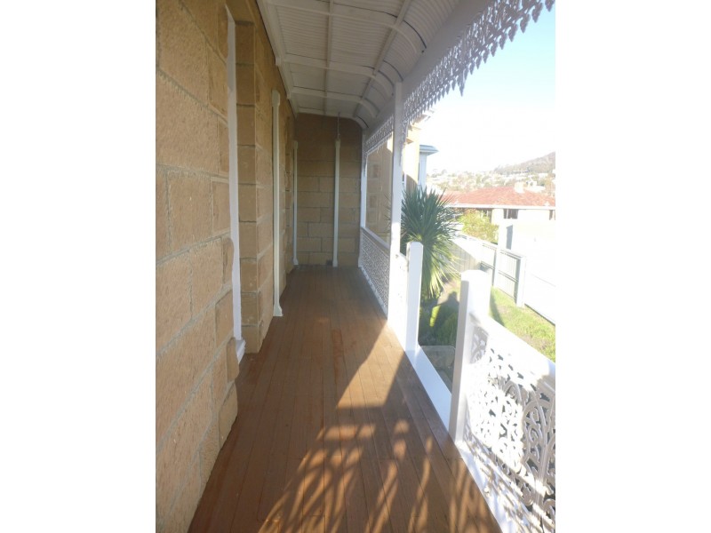 1 Lowelly Road, Lindisfarne TAS 7015