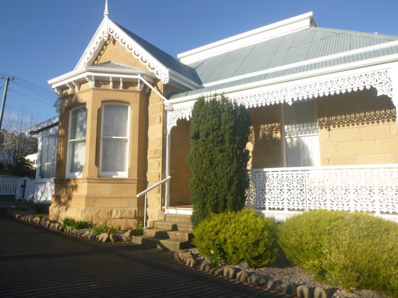 1 Lowelly Road, Lindisfarne TAS 7015