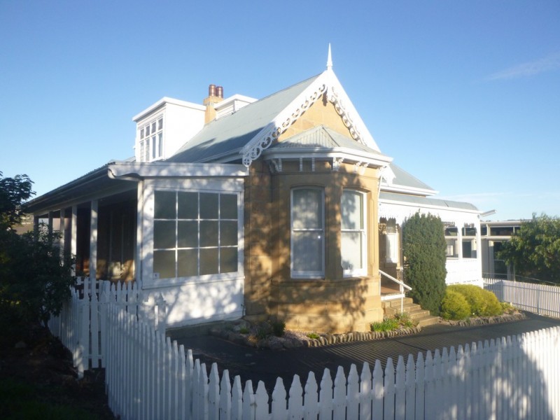 1 Lowelly Road, Lindisfarne TAS 7015