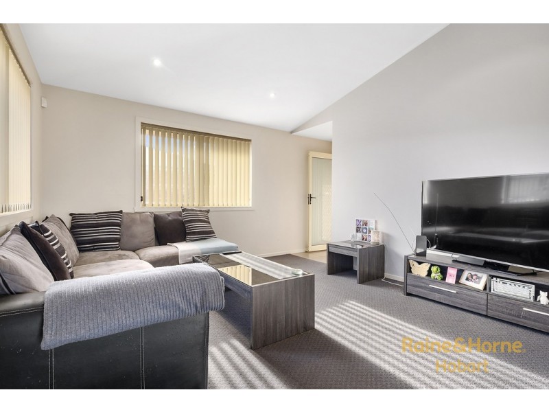 2/6 Ralph Terrace, Rokeby TAS 7019