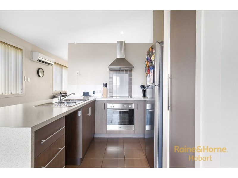 2/6 Ralph Terrace, Rokeby TAS 7019