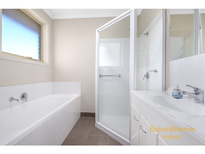 2/6 Ralph Terrace, Rokeby TAS 7019