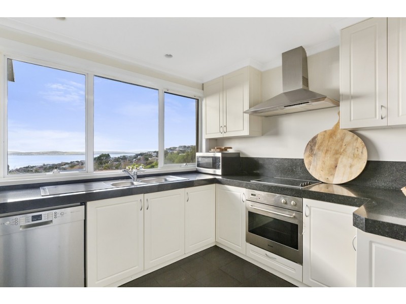 23 Tinderbox Road, Blackmans Bay TAS 7052