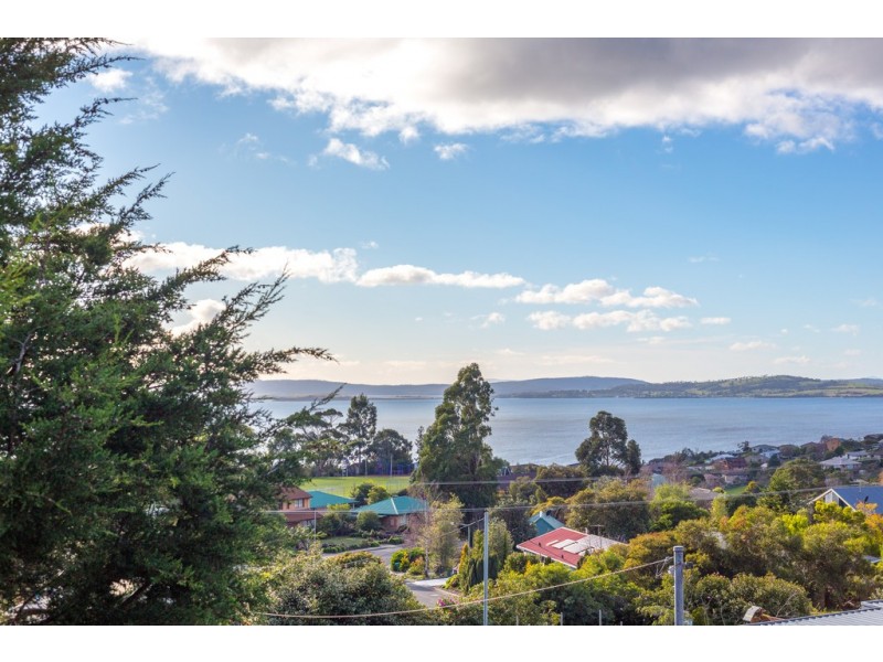 23 Tinderbox Road, Blackmans Bay TAS 7052