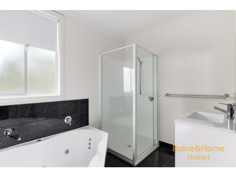 18 Maroubra Circle, Chigwell TAS 7011