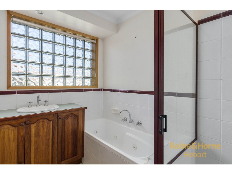 1 Buckingham Drive, Howrah TAS 7018