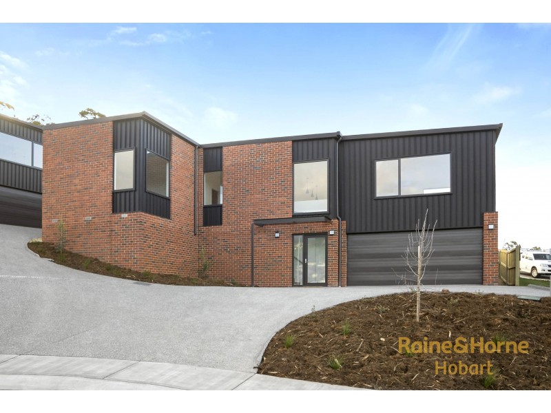 Units 1 and 2, 5 Denning Close, New Town TAS 7008