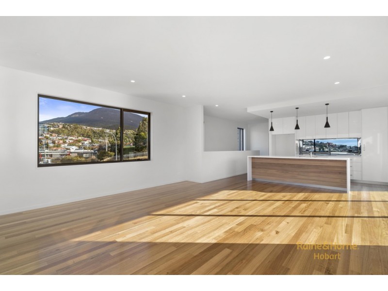 Units 1 and 2, 5 Denning Close, New Town TAS 7008