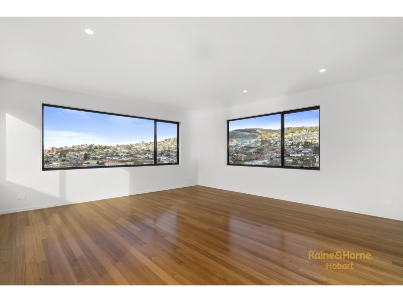 Units 1 and 2, 5 Denning Close, New Town TAS 7008