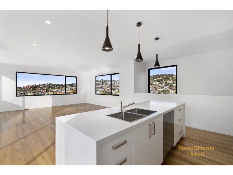 Units 1 and 2, 5 Denning Close, New Town TAS 7008