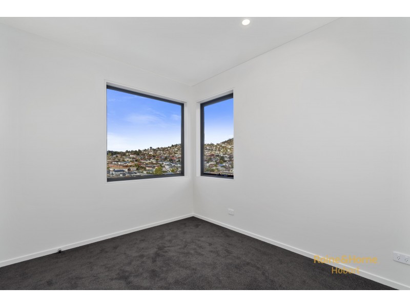 Units 1 and 2, 5 Denning Close, New Town TAS 7008