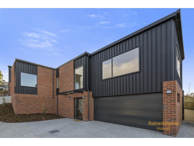 Units 1 and 2, 5 Denning Close, New Town TAS 7008