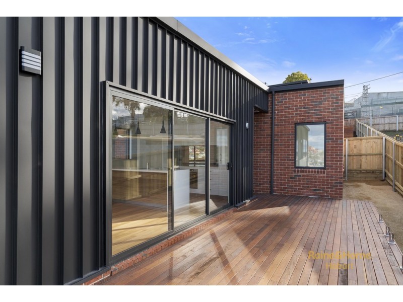 Units 1 and 2, 5 Denning Close, New Town TAS 7008