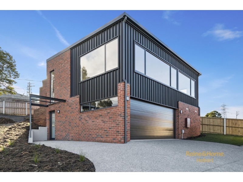 Units 1 and 2, 5 Denning Close, New Town TAS 7008