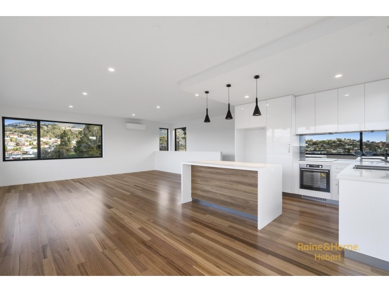 Units 1 and 2, 5 Denning Close, New Town TAS 7008