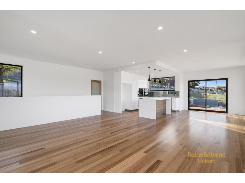 Units 1 and 2, 5 Denning Close, New Town TAS 7008