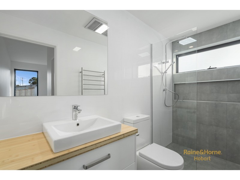 Units 1 and 2, 5 Denning Close, New Town TAS 7008