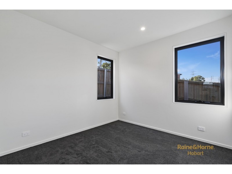 Units 1 and 2, 5 Denning Close, New Town TAS 7008