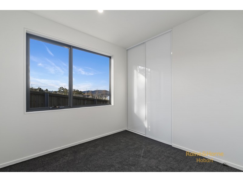 Units 1 and 2, 5 Denning Close, New Town TAS 7008