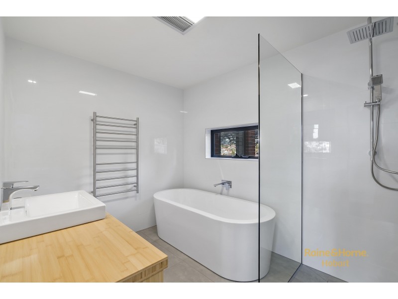Units 1 and 2, 5 Denning Close, New Town TAS 7008