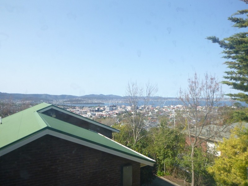 2/74a Knocklofty Terrace, West Hobart TAS 7000