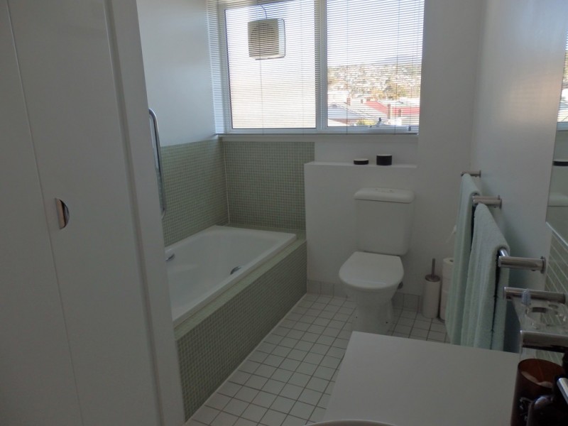 4a/33 Tower Road, New Town TAS 7008