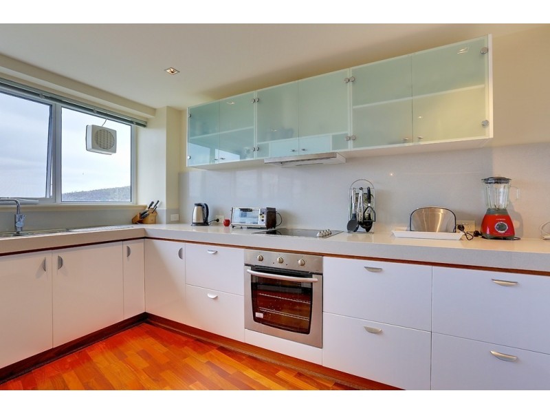 9/33 Tower Road, New Town TAS 7008