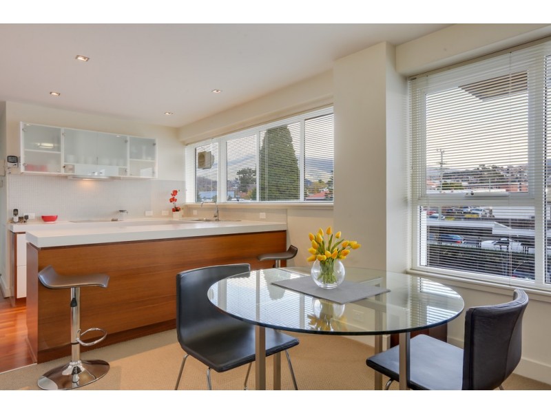 2/33 Tower Road, New Town TAS 7008