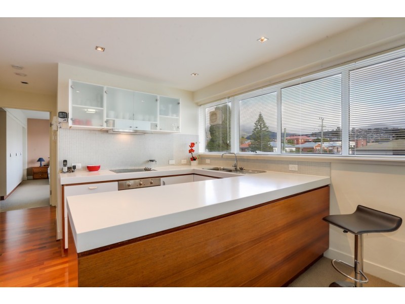 2/33 Tower Road, New Town TAS 7008