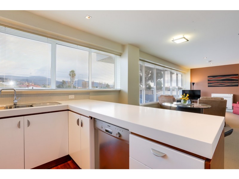 2/33 Tower Road, New Town TAS 7008