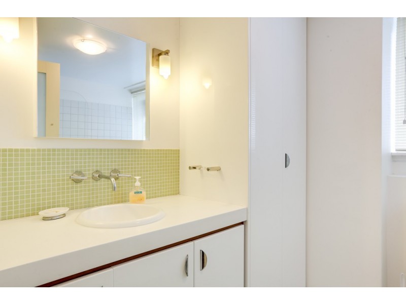 2/33 Tower Road, New Town TAS 7008