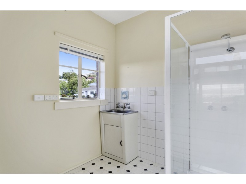 6 Edge Avenue, Lenah Valley TAS 7008